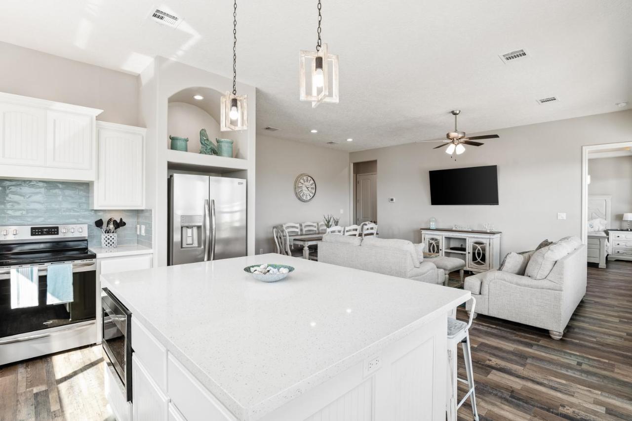 Stylish 4Br Crystal Beach Retreat Walk To Beach Bolivar Peninsula Exterior photo
