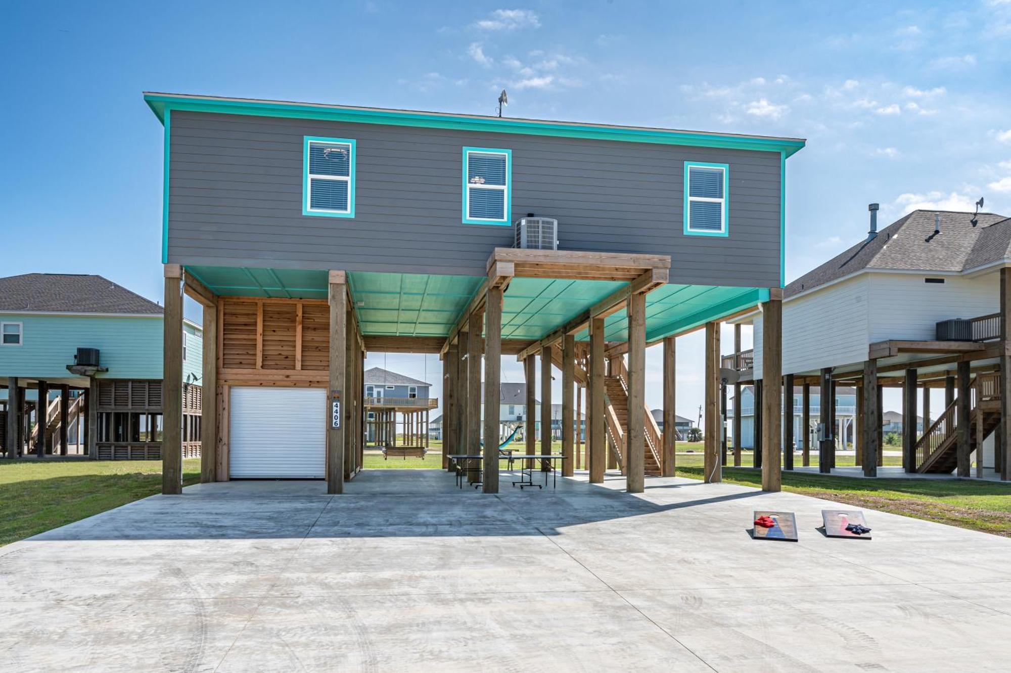 Stylish 4Br Crystal Beach Retreat Walk To Beach Bolivar Peninsula Exterior photo